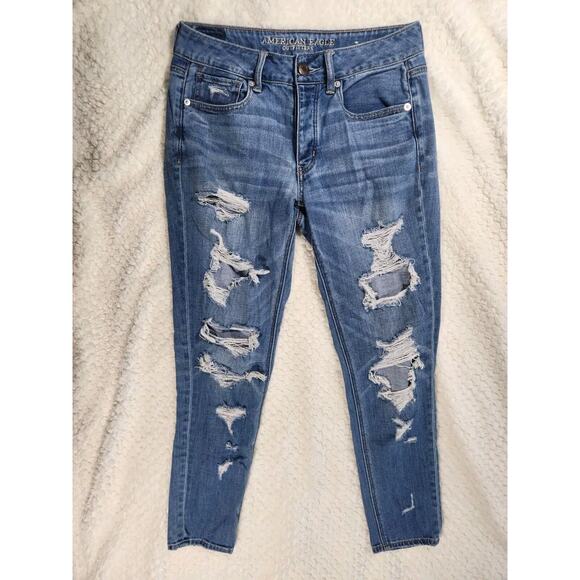 Sz 2 Light Wash Distressed American Eagle Jeans Womens Tomgirl Ripped Size Two - Picture 2 of 8